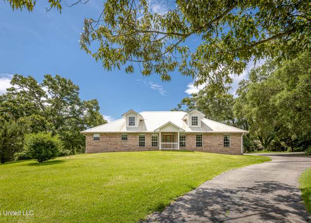 Property at 14101 Lemoyne Blvd, Biloxi, MS 39532, 3 beds, 2.5 baths