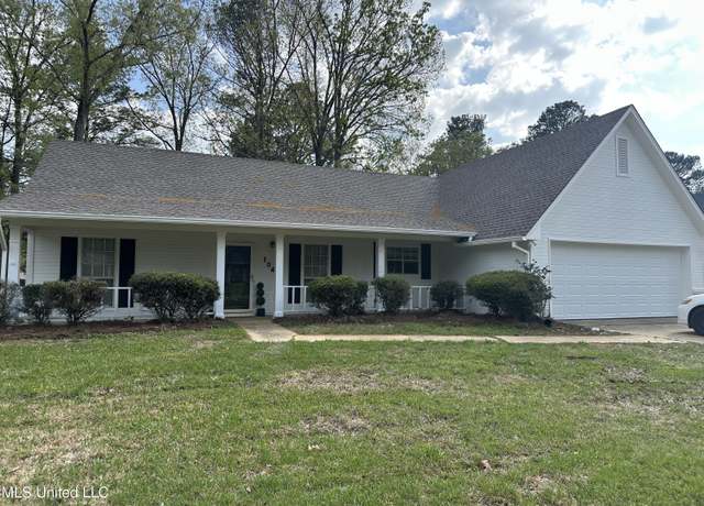 Property at 104 Live Oak Ln, Brandon, MS 39047, 3 beds, 2 baths