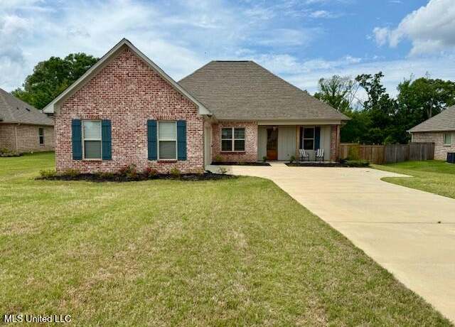 Property at 182 Catherine Blvd Blvd, Clinton, MS 39056, 3 beds, 3 baths