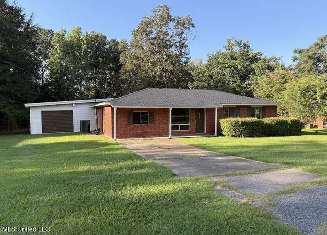 Property at 948 Clubhouse Dr, Wiggins, MS 39577, 3 beds, 2 baths