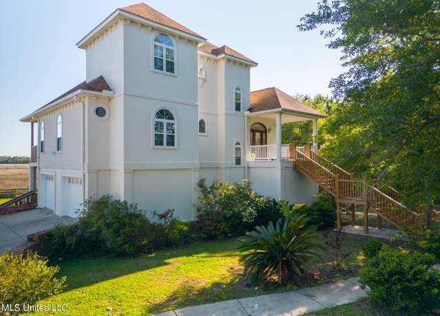 Property at 6105 Mary Mahoney Dr, Ocean Springs, MS 39564, 4 beds, 4.5 baths