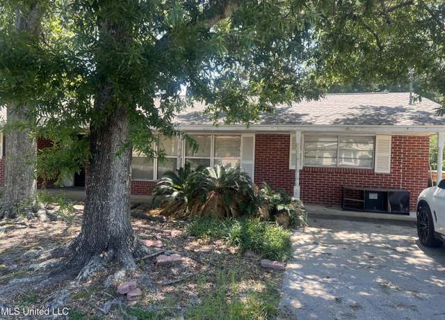 Property at 121 S Island View Ave, Long Beach, MS 39560, 3 beds, 1.5 baths