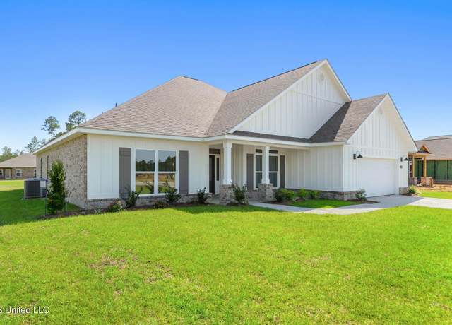 Property at 17081 River Hills Dr, Gulfport, MS 39503, 4 beds, 3.5 baths