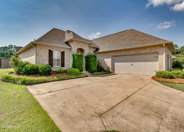 Property at 801 Bryce St, Brandon, MS 39047, 3 beds, 2 baths