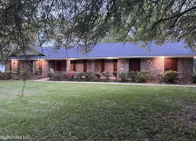 Property at 6133 N Mcraven Rd, Jackson, MS 39209, 4 beds, 3 baths