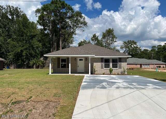 Property at 8204 Longwood Dr, Gautier, MS 39553, 3 beds, 2 baths