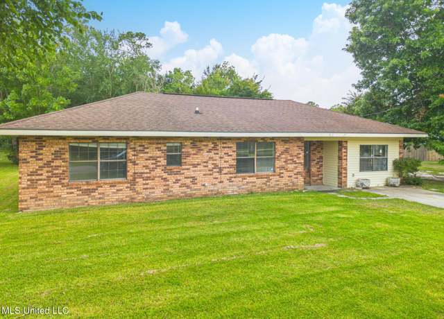 Property at 212 Seventh St, Bay Saint Louis, MS 39520, 3 beds, 1.5 baths