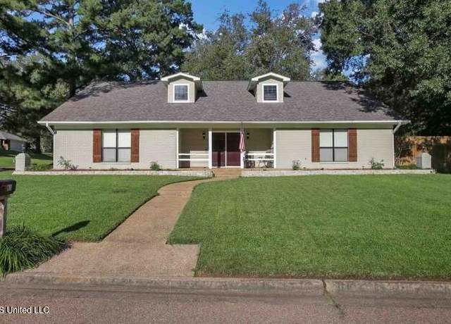 Property at 61 Sunline Dr, Brandon, MS 39042, 4 beds, 3 baths