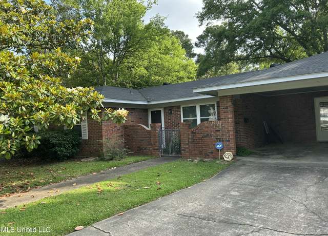 Property at 1260 Greenbriar St, Jackson, MS 39211, 3 beds, 2 baths