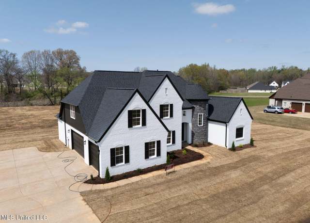 Property at 1229 S Pebble Cv, Byhalia, MS 38611, 5 beds, 3 baths