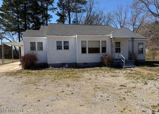 Property at 330 Heard St, Senatobia, MS 38668, 3 beds, 2 baths