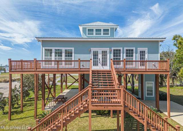 Property at 411 Martin Ave, Ocean Springs, MS 39564, 3 beds, 2 baths