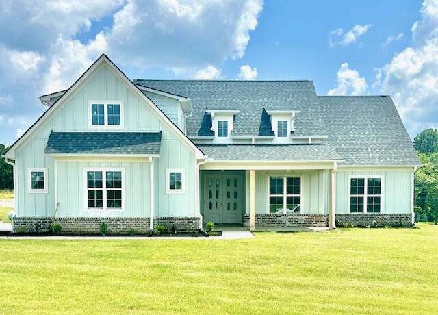 Property at 22 Chapel Hill Dr, Holly Springs, MS 38635, 5 beds, 2.5 baths