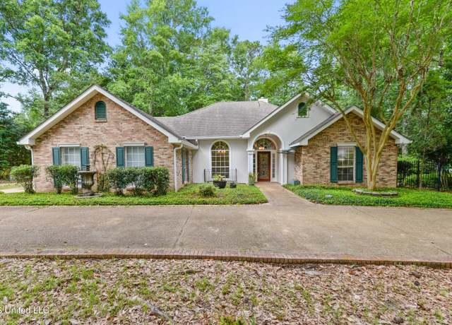 Property at 7635 Fairway Dr, Diamondhead, MS 39525, 3 beds, 2 baths