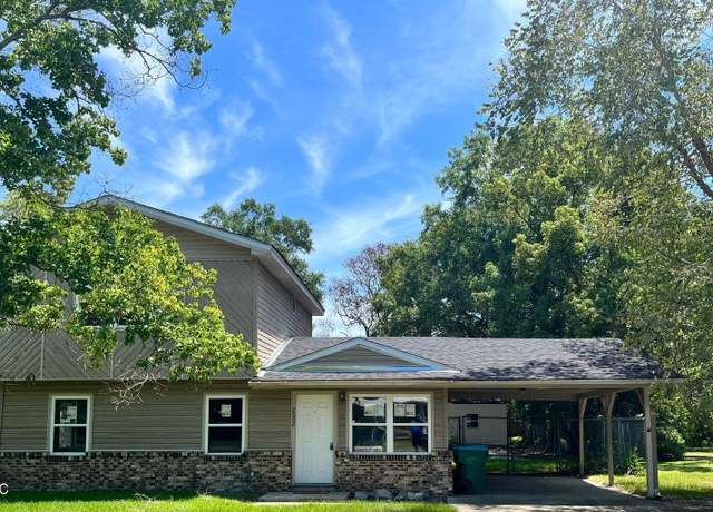 Property at 2002 Forrest St, Pascagoula, MS 39581, 3 beds, 2 baths