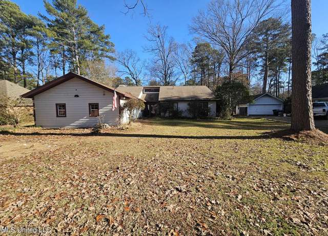 Property at 105 Paradise Point Dr, Brandon, MS 39047, 5 beds, 2 baths