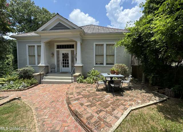 Property at 304 Lambert St, Natchez, MS 39120, 3 beds, 2 baths