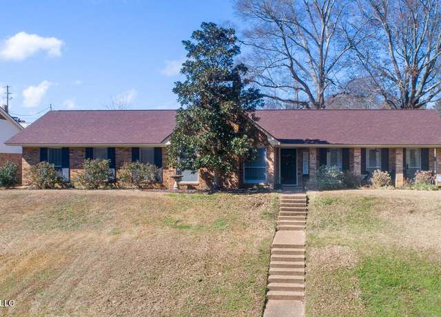 Property at 125 N Temple Rd, Natchez, MS 39120, 4 beds, 3 baths