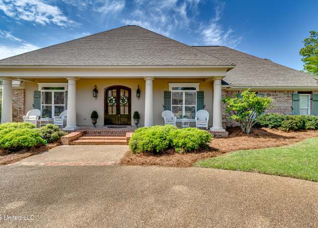 Property at 323 Eastridge Dr, Brandon, MS 39042, 5 beds, 3 baths