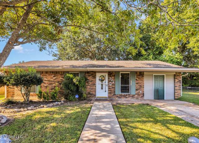 Property at 522 Genin St, Bay Saint Louis, MS 39520, 3 beds, 1 bath