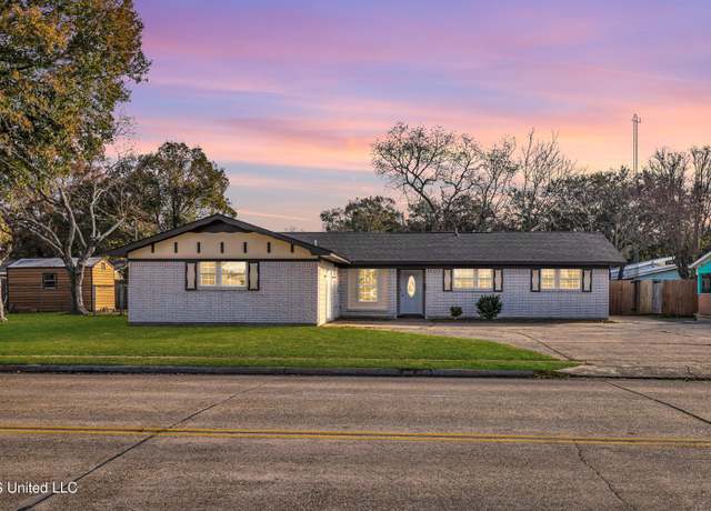 Property at 2906 14th St, Pascagoula, MS 39567, 4 beds, 3 baths