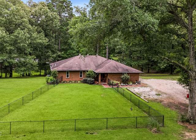 Property at 216 Trace Cir, Raymond, MS 39154, 4 beds, 3 baths