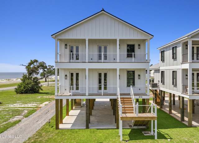 Property at 567 Maria Ave Ave, Gulfport, MS 39501, 3 beds, 2.5 baths