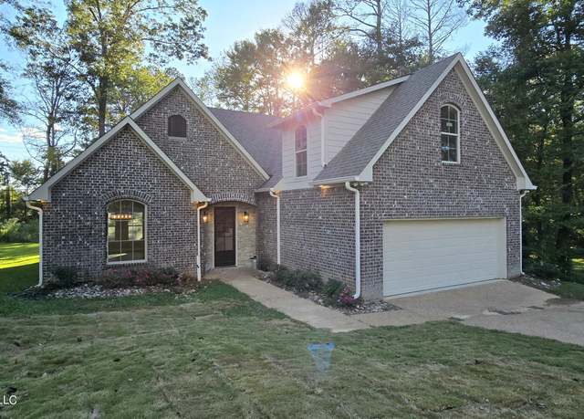 Property at 203 Winding Hills Dr, Clinton, MS 39056, 4 beds, 2.5 baths