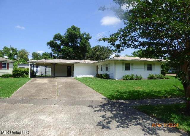 Property at 5 Cadet St, Vidalia, LA 71373, 4 beds, 1 bath