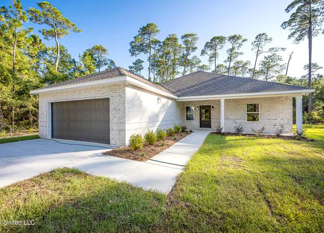 Property at 625 Oak St, Ocean Springs, MS 39564, 3 beds, 2 baths