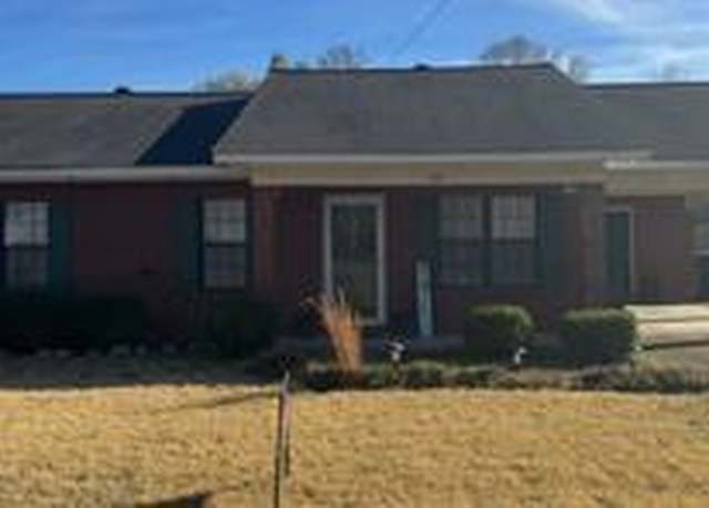 Property at 227 Van Voris St, Batesville, MS 38606, 3 beds, 2 baths