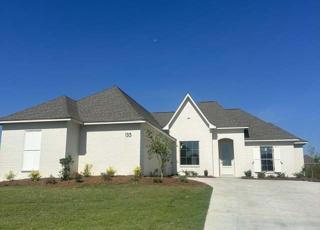 Property at 135 Hunters Way, Canton, MS 39046, 3 beds, 2.5 baths