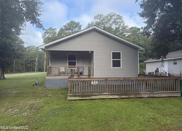 Property at 5304 Center St, Ocean Springs, MS 39564, 3 beds, 2 baths