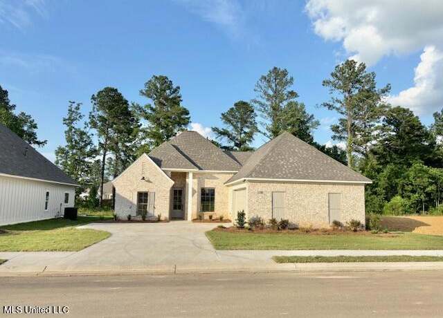Property at 108 Hutto Ln, Madison, MS 39110, 3 beds, 2 baths