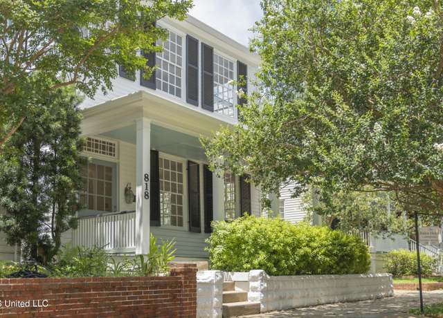 Property at 818 Main St, Natchez, MS 39120, 3 beds, 2.5 baths