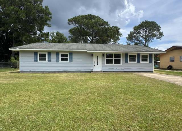 Property at 6608 Columbus Cir, Ocean Springs, MS 39564, 4 beds, 2.5 baths
