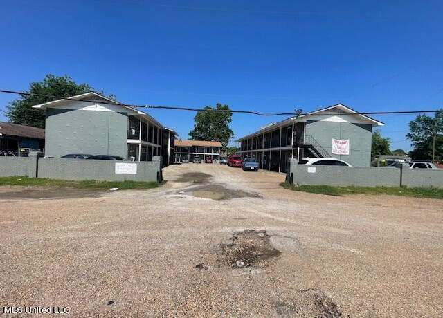 Property at 515 Bloom St, Jackson, MS 39202, 24 beds, 24 baths