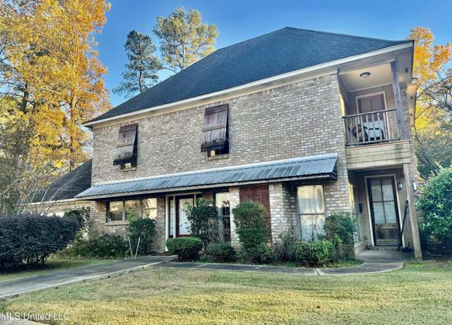 Property at 4550 Ridgewood Rd, Jackson, MS 39211, 4 beds, 3.5 baths