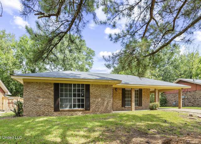 Property at 5018 Oak Creek Dr, Jackson, MS 39212, 3 beds, 2 baths