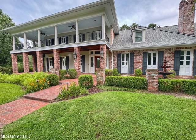 Property at 15 Twelve Oaks Pl, Madison, MS 39110, 4 beds, 5 baths