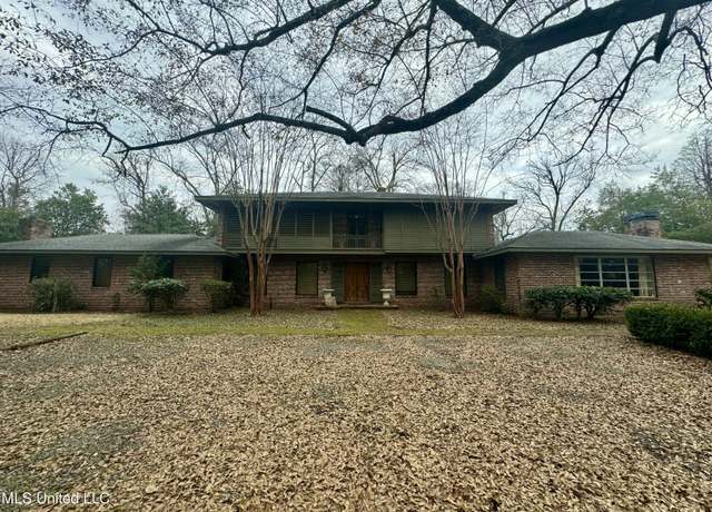 Property at 1710 Highway 82 West, Greenville, MS 38701, 5 beds, 3 baths