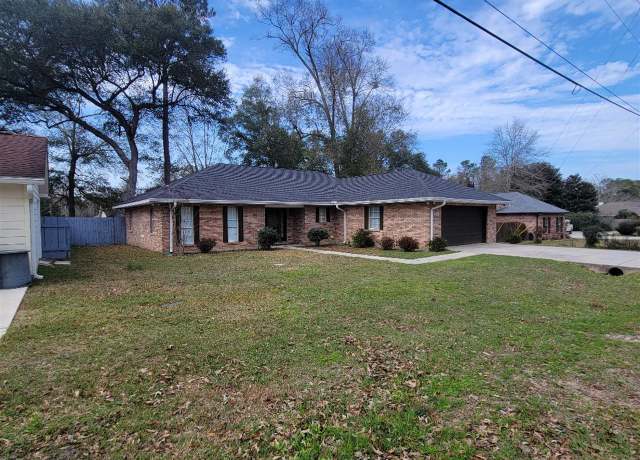 Property at 98167 Golf Club Dr, Diamondhead, MS 39525, 3 beds, 2 baths