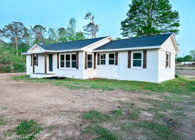 Property at 822 Eaton St, Taylorsville, MS 39168, 3 beds, 2 baths