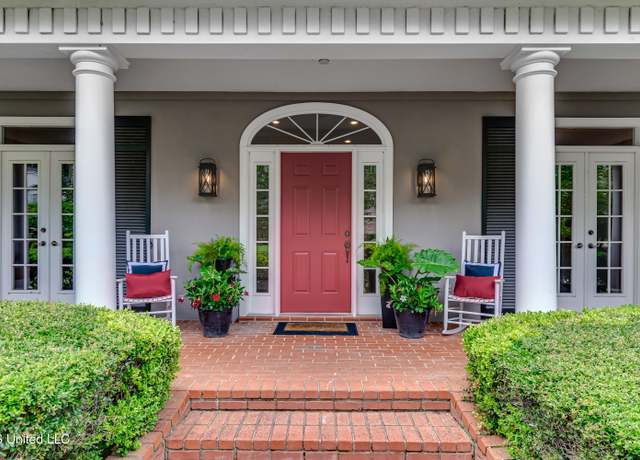 Property at 139 Woodlands Green Dr, Brandon, MS 39047, 4 beds, 3.5 baths