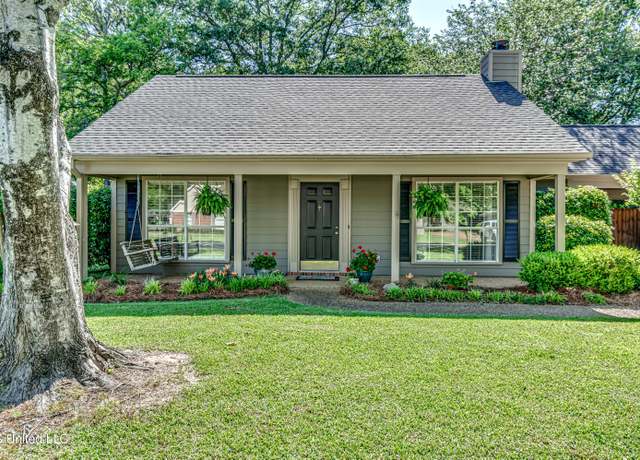 Property at 1021 Laurel Dr, Flowood, MS 39232, 3 beds, 2 baths