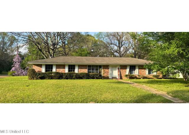 Property at 3168 Ponderosa Dr, Jackson, MS 39212, 3 beds, 2 baths