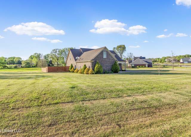 Property at 2585 Rodeo Way, Nesbit, MS 38651, 6 beds, 3 baths