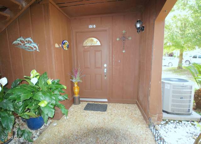 Property at 131 Molokai Vlg Unit G, Diamondhead, MS 39525, 1 bed, 1 bath
