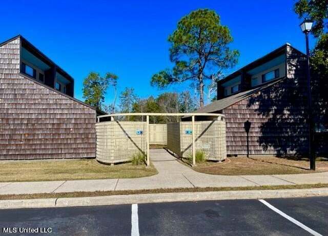 Property at 828 Oakleigh Ave #9, Gulfport, MS 39507, 1 bed, 1 bath