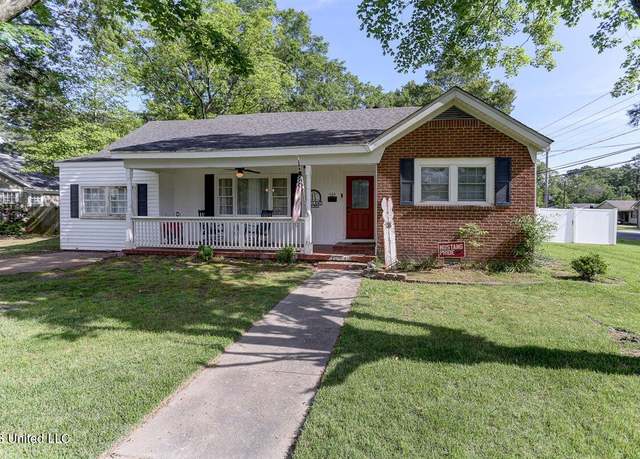 Property at 220 Mckie St, Senatobia, MS 38668, 3 beds, 2 baths